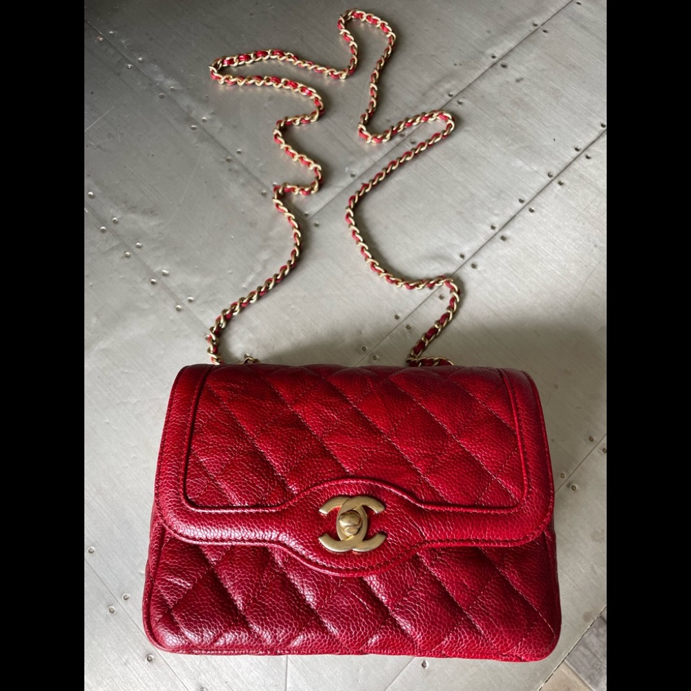 Chanel 16c caviar red square mini gold hardware Diana mademoiselle rare